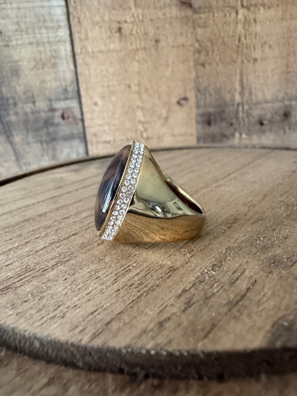 Vintage inspired Michael Kors Gold Tone & Tortoise Cocktail Ring - Picture 5 of 11